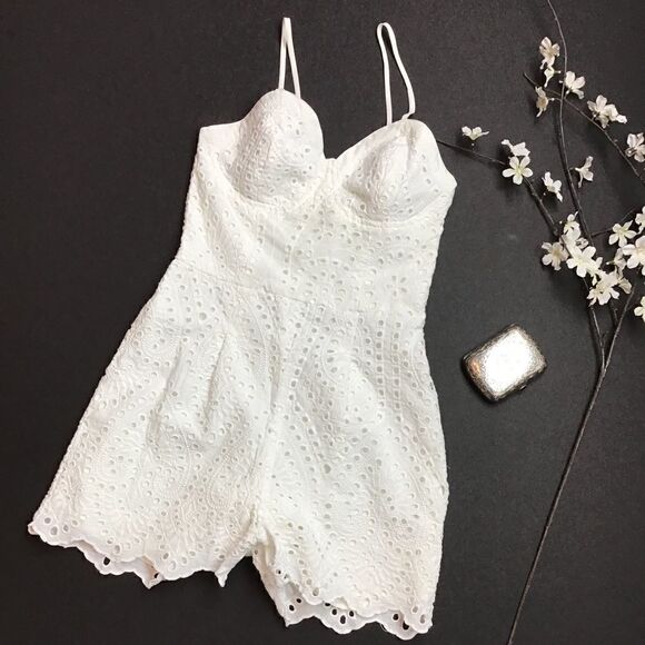 White Eyelet 100% Cotton ROMPER Size S - Picture 1 of 7